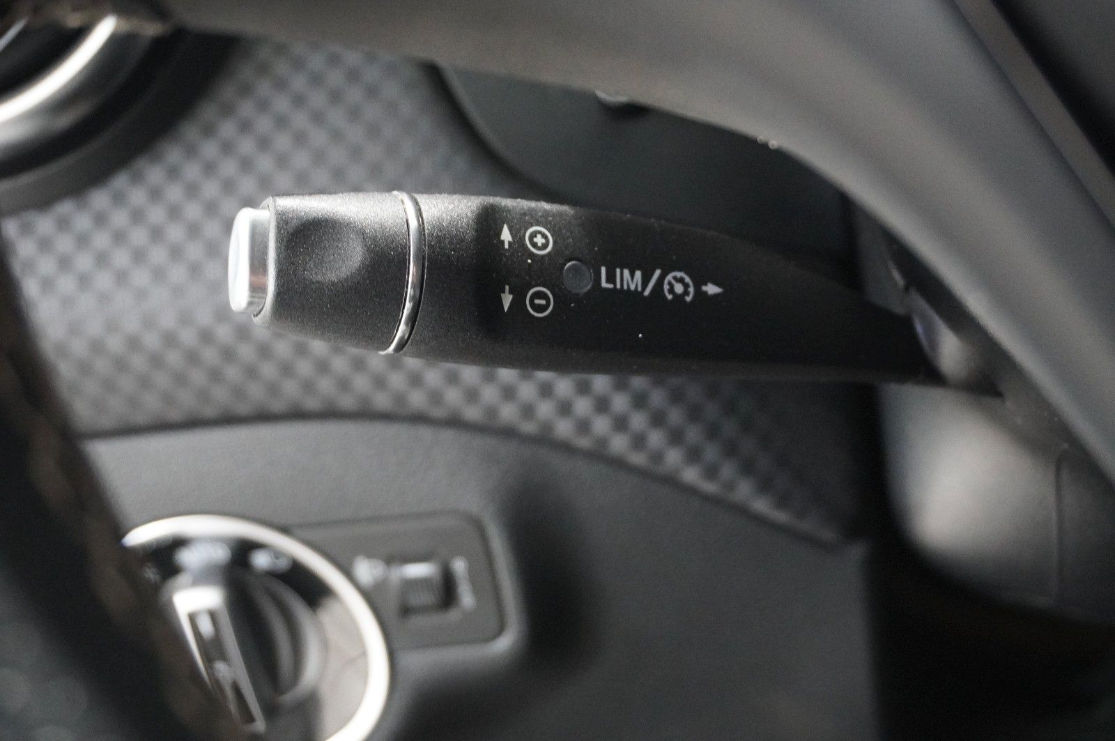 Fahrzeugabbildung Mercedes-Benz A 180D CDI URBAN NAVI/SHZ/PDC/TEMP./SPORT/USB
