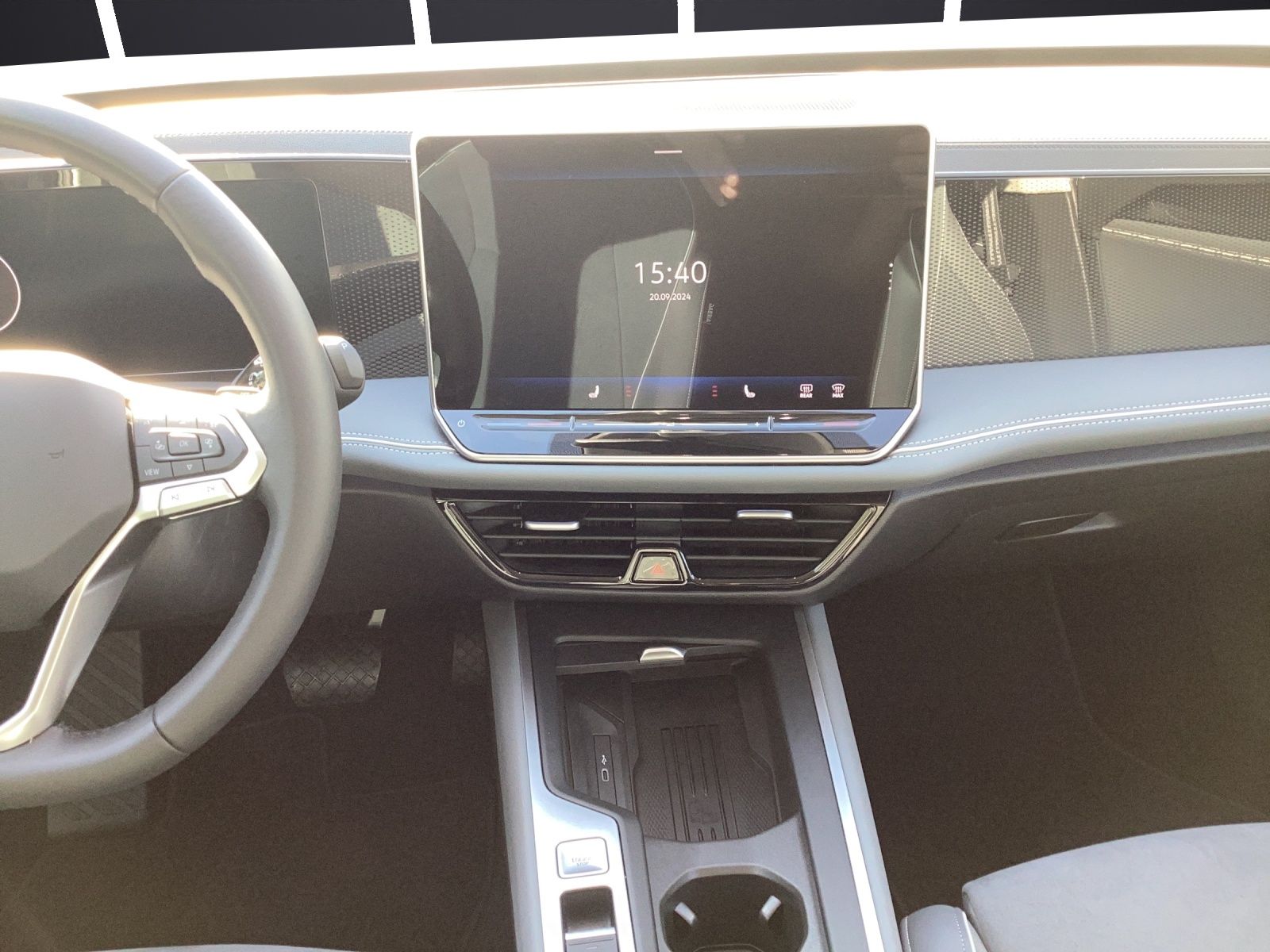 Fahrzeugabbildung Volkswagen Passat TDI Business LED AHK Navi AID ACC RFK SH