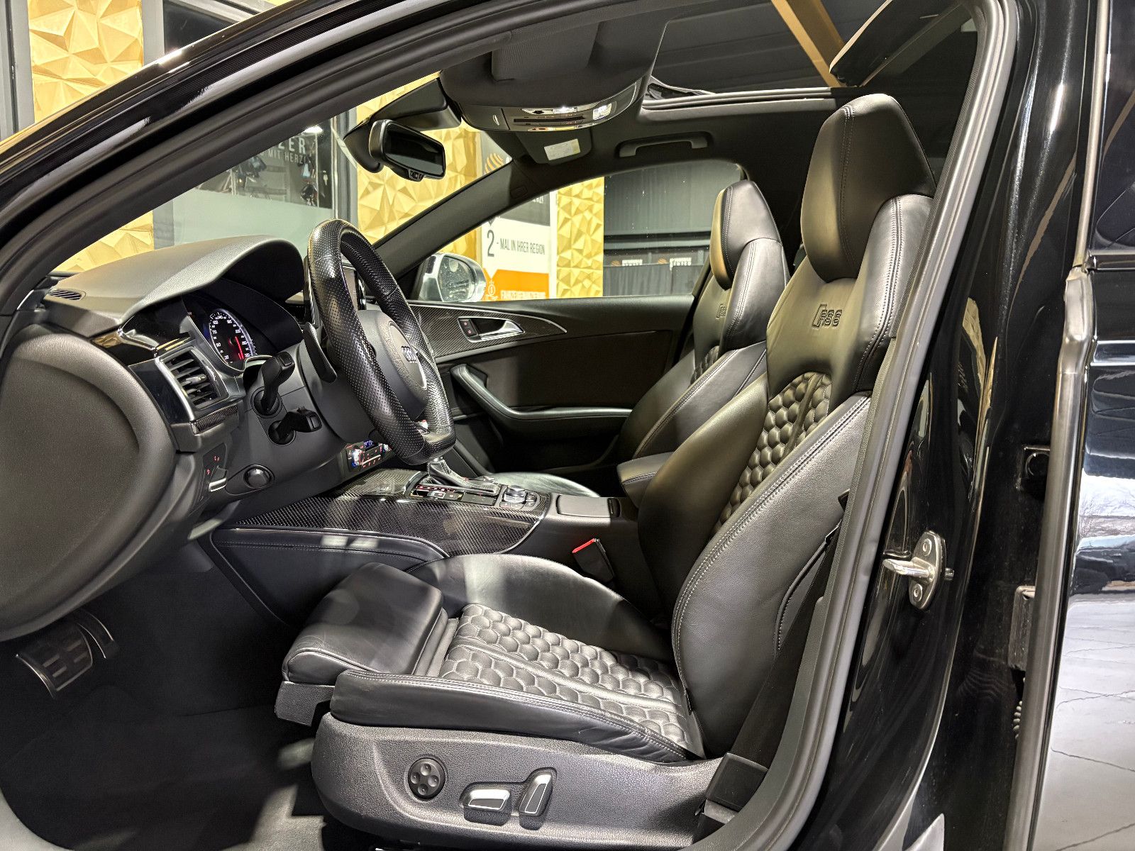 Fahrzeugabbildung Audi RS6 Avant 4.0 TFSI quattro performance/RAUTE/360