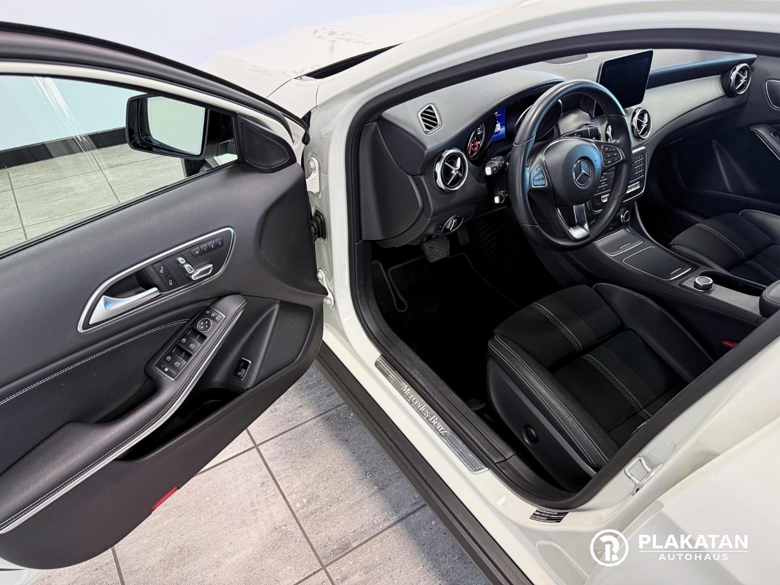 Mercedes-Benz GLA 200 AMG Night Packet Panorama Memory