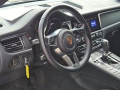 Fahrzeugabbildung Macan Luftfederung Navi Leder Memory Sitze Sound