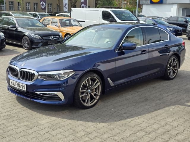 BMW 540 i Luxury Line EU6d-T Park-Assistent