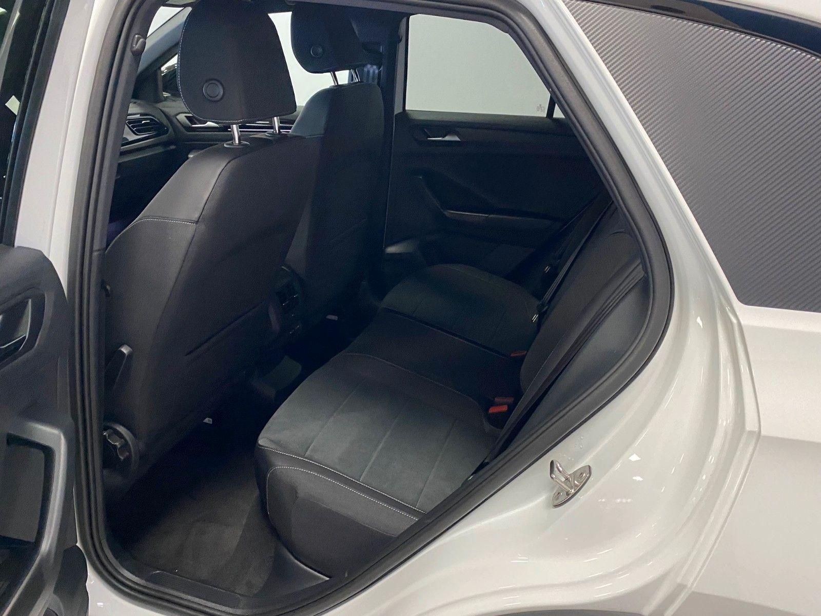 Fahrzeugabbildung Volkswagen T-Roc 1.5 TSI DSG+BLACKSTYLE+PANO+19"+ACC+MATRI+