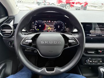 Fahrzeugabbildung SKODA Fabia 1.0 TSI DSG Selection Navi ACC LHZ SHZ uvm