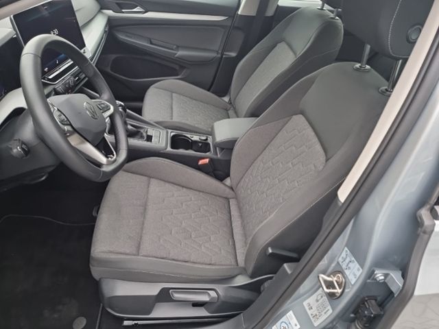 Fahrzeugabbildung Volkswagen Golf VIII Variant 1.5 TSI 85 kW LIFE SHZ LED NAV