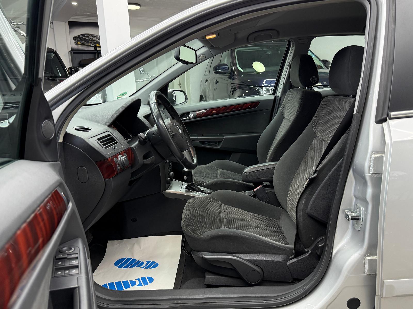 Opel Astra 2004 — photo 11