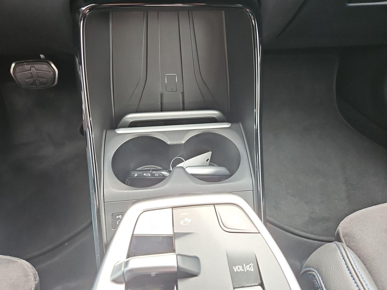 BMW 230e Active Tourer xDrive M-Sport/HUD/LED/DAB