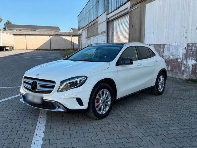 MERCEDES-BENZ Mercedes GLA 200 Urban/Panorama/Xenon/Kame...