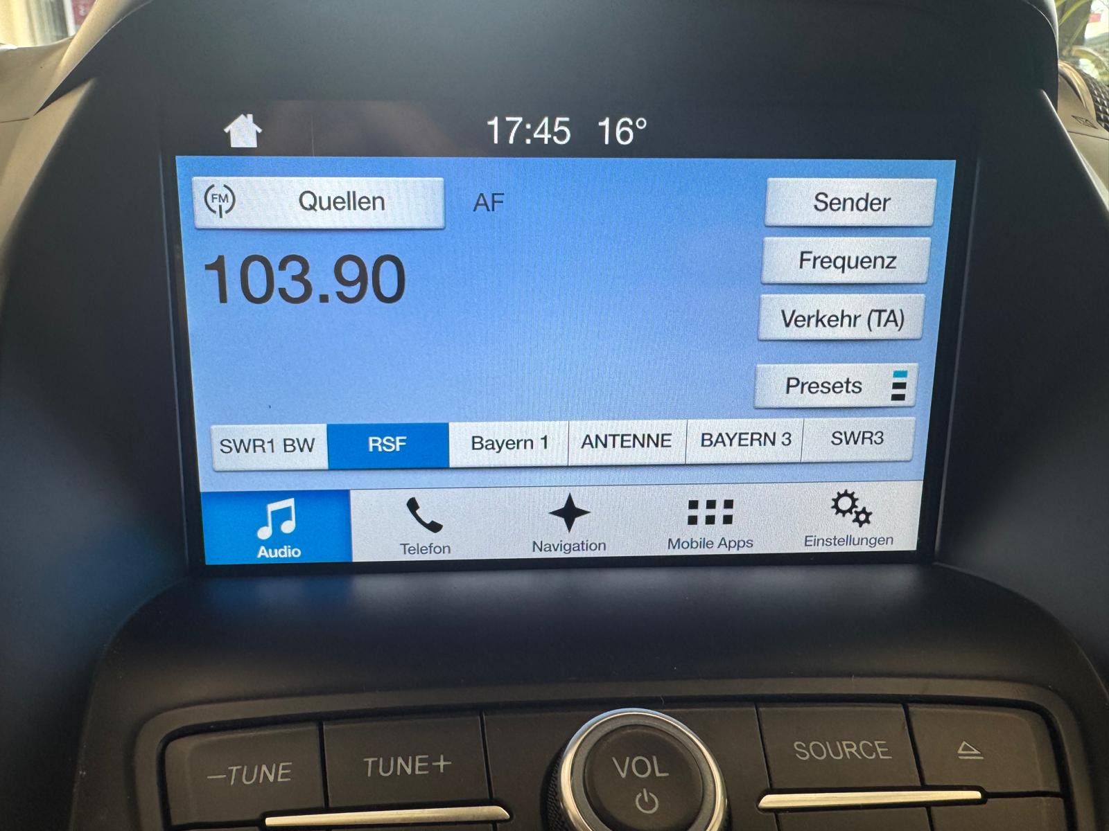 Fahrzeugabbildung Ford Kuga ST-Line / AHK/NAVI/KLIMA/8.FACH BEREIFT