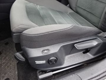 Fotografie 19 des VW Golf Variant VII 2.0 TDI Highline*AHK*LED*SHZ*Al