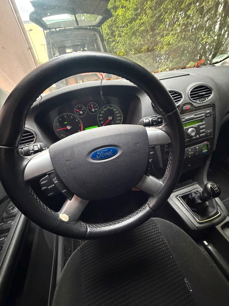 Ford Focus 2005 — photo 7