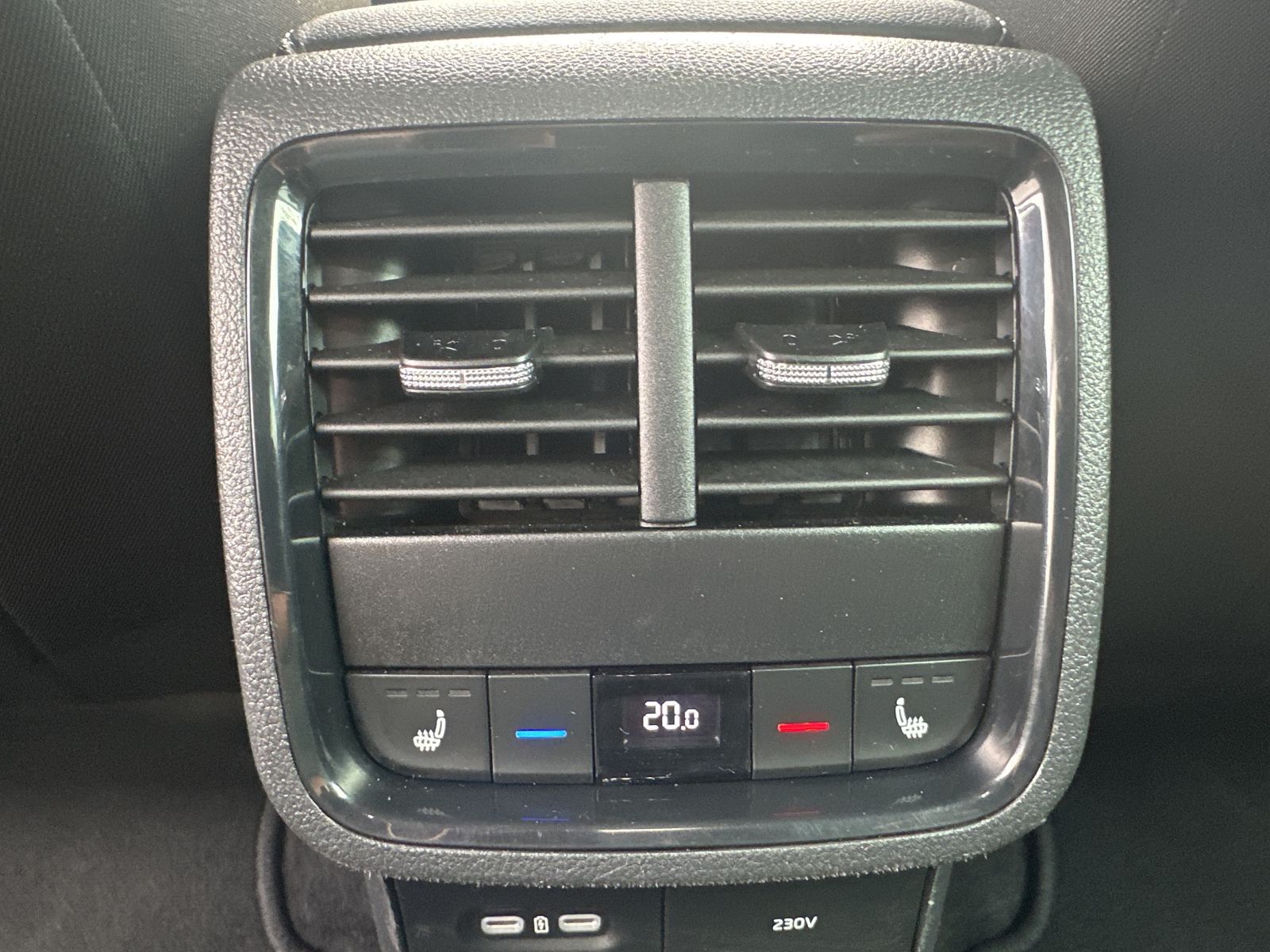 Fahrzeugabbildung SKODA Octavia Combi 4x4 Ambition NAV+LED+AHK+KESSY+ACC