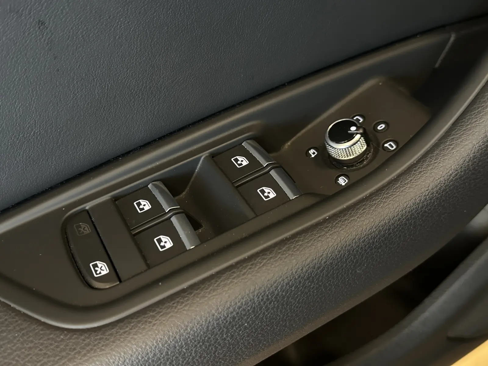 Audi A4 40 TFSI*S-line*AHK*S.dach*1.hand*SHZ*Navi*LED, миниатюра 29