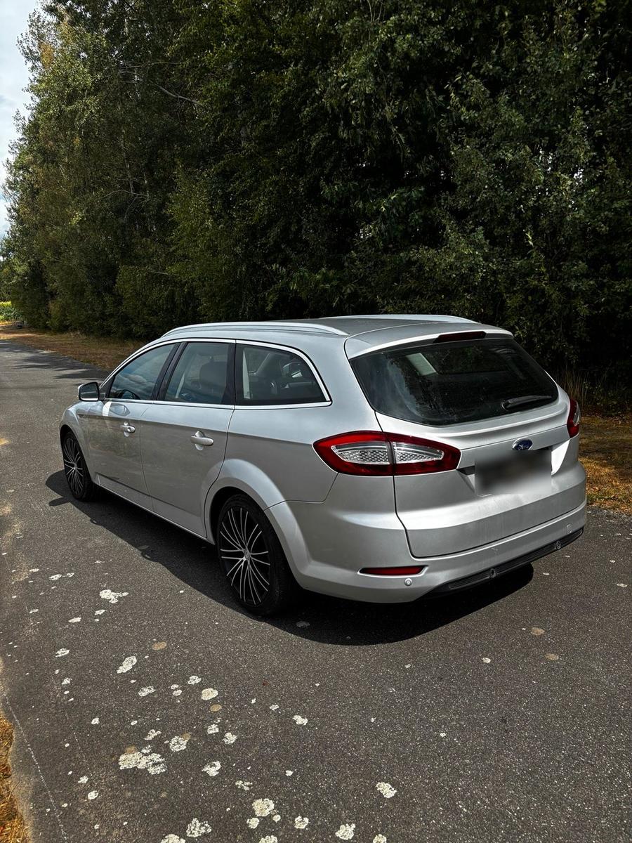 Ford Mondeo 2013 — interior