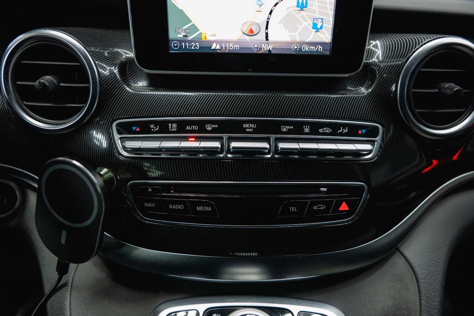 Fahrzeugabbildung Mercedes-Benz V 220 CDI EDITION Sport lang *ACC*DAB*6 Sitze*