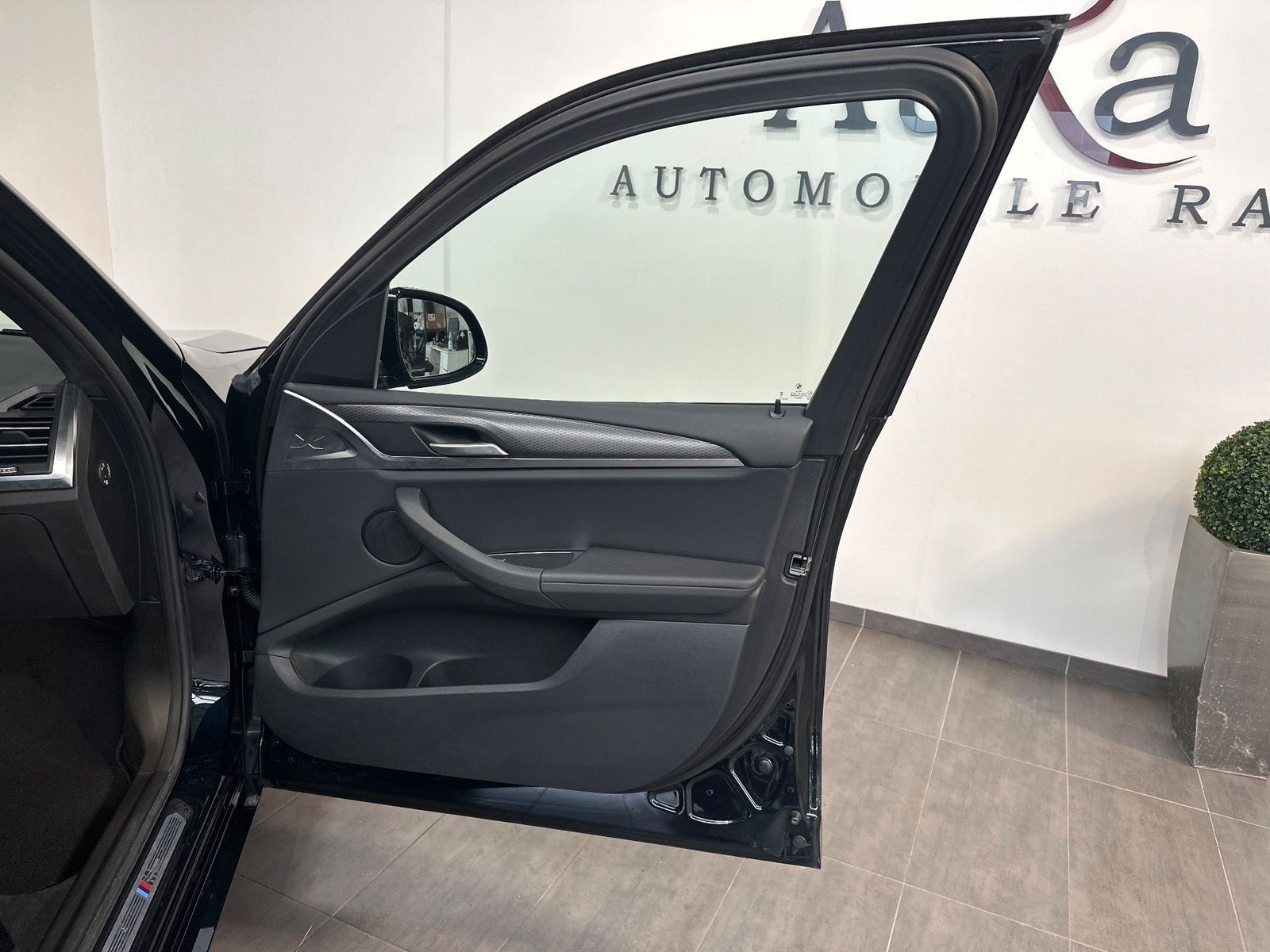 Fahrzeugabbildung BMW X3 xDrive30d M-Sport NAV+LED+PANO+AHK+HUD+360°