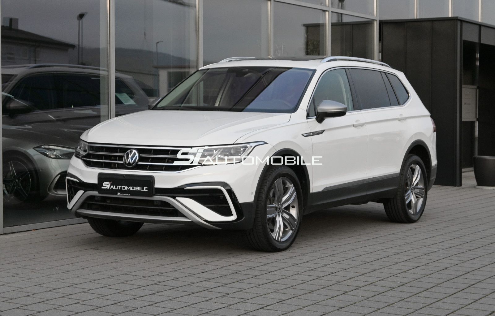 Fahrzeugabbildung Volkswagen Tiguan Allspace 2.0 TDI DSG 4M. °AHK°STHZ°PANO°