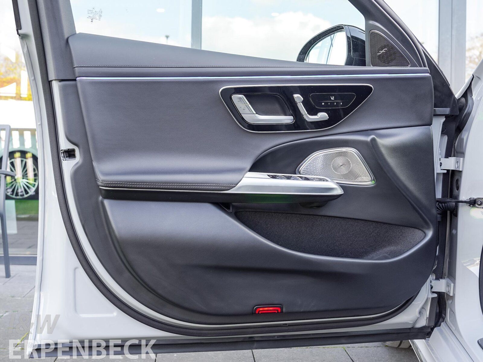 Fahrzeugabbildung Mercedes-Benz E 300de 4M AMG Distronic HeadUp AHK DigitalLight