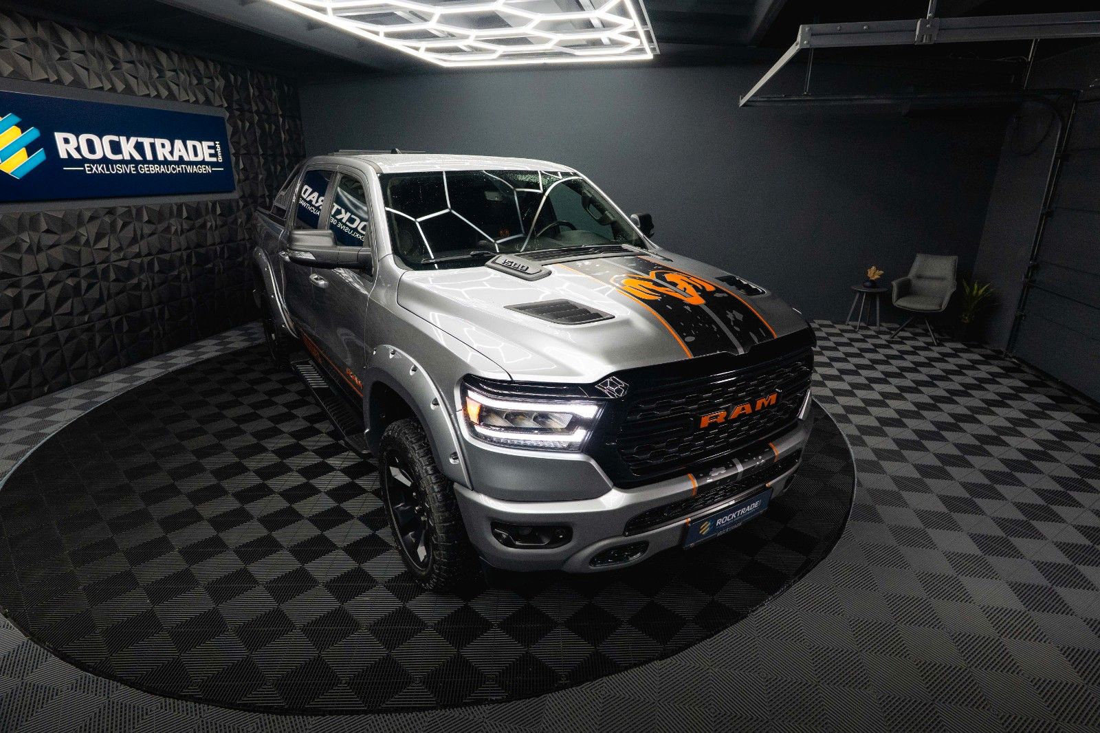 Fahrzeugabbildung Dodge RAM 5.7 V8 HEMI 4x4 OFFROAD Night-Paket *LED*19%