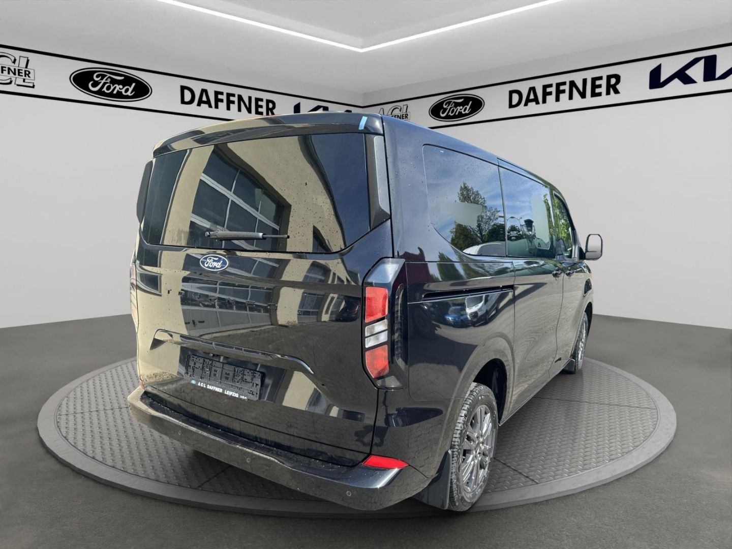 Fahrzeugabbildung Ford Tourneo Custom Bus 320 L1 Titanium FWD Titanium