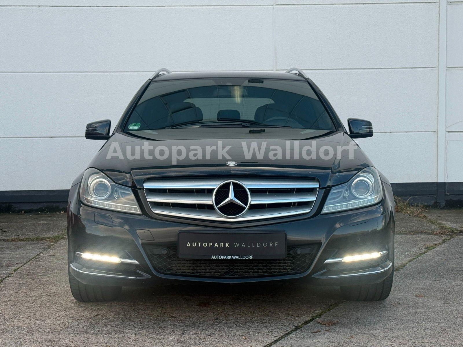 Mercedes-Benz C220 2011 — interior