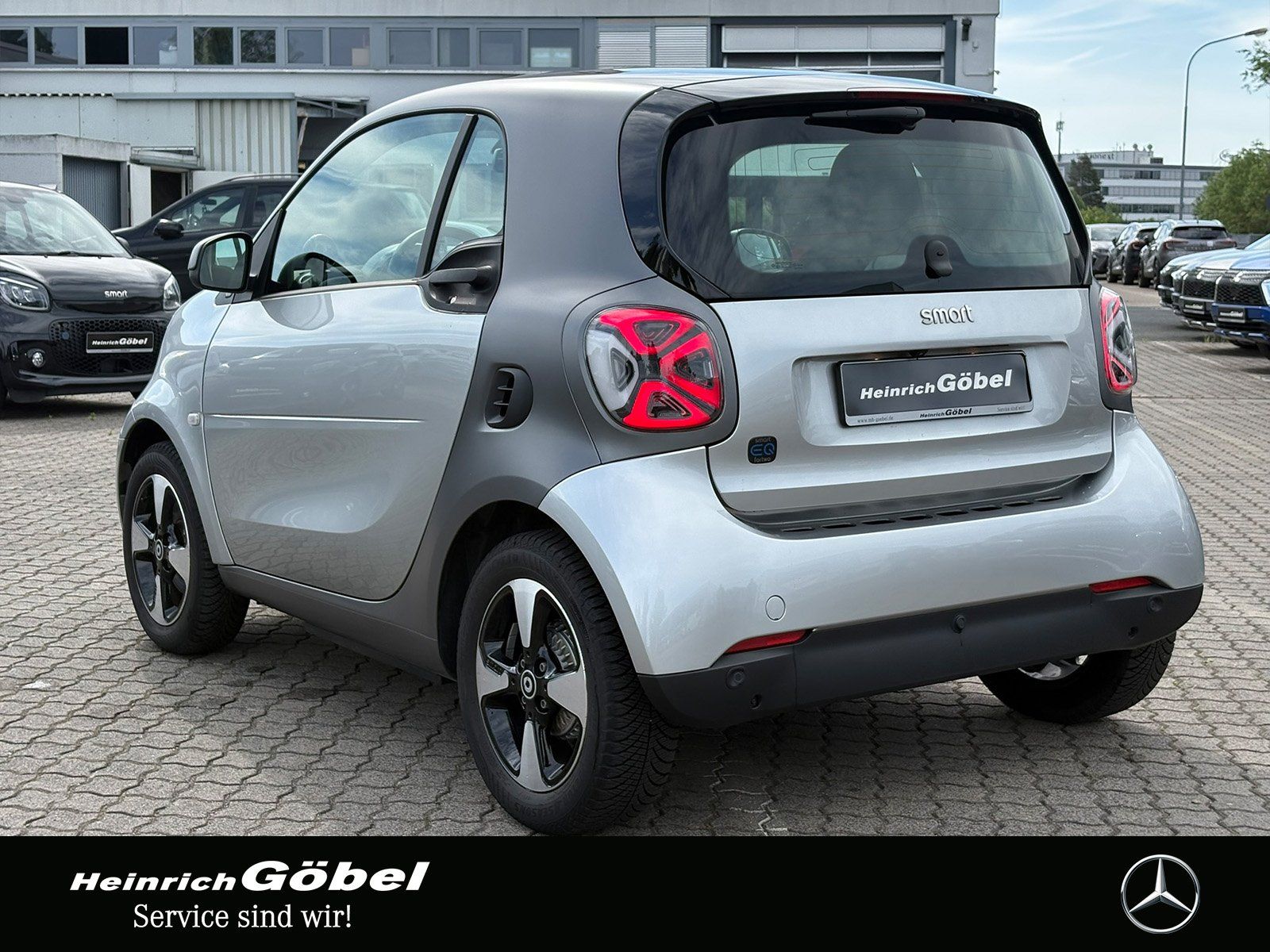 Fahrzeugabbildung Smart EQ EXCLUSIVE*22kW*PANO*WINTER-PAKET*ALLWETTER*