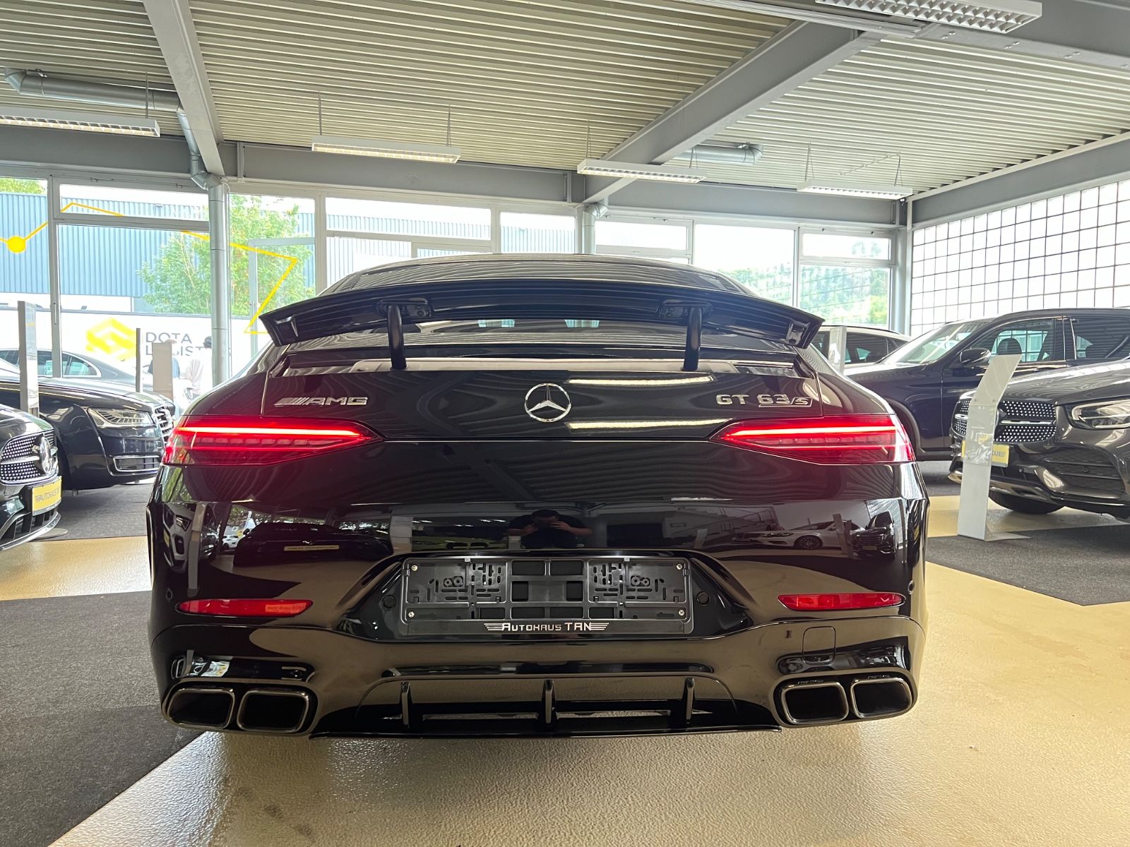 Fahrzeugabbildung Mercedes-Benz AMG GT 4-trg. 63 S 4Matic+ *SCHIEBEDACH*SITZBEL*