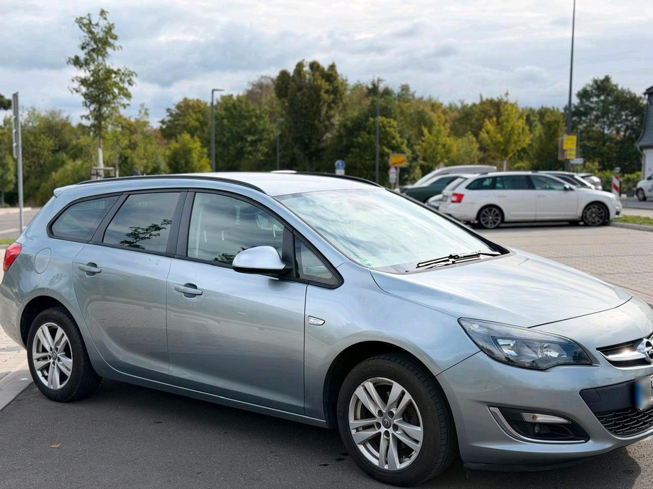 Opel Astra 2013 — photo 10