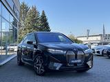 BMW iX xDrive50 Sportpak.AHK°22"-°LASER*bel.Massages - gebrauchte BMW iX aus dem Jahr 2023