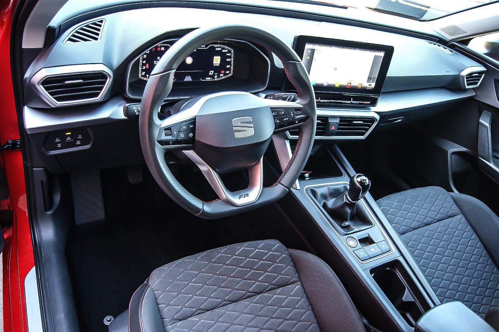 Fahrzeugabbildung SEAT Leon Sportstourer 1.5 FR VIRTUAL KAMERA ACC LED