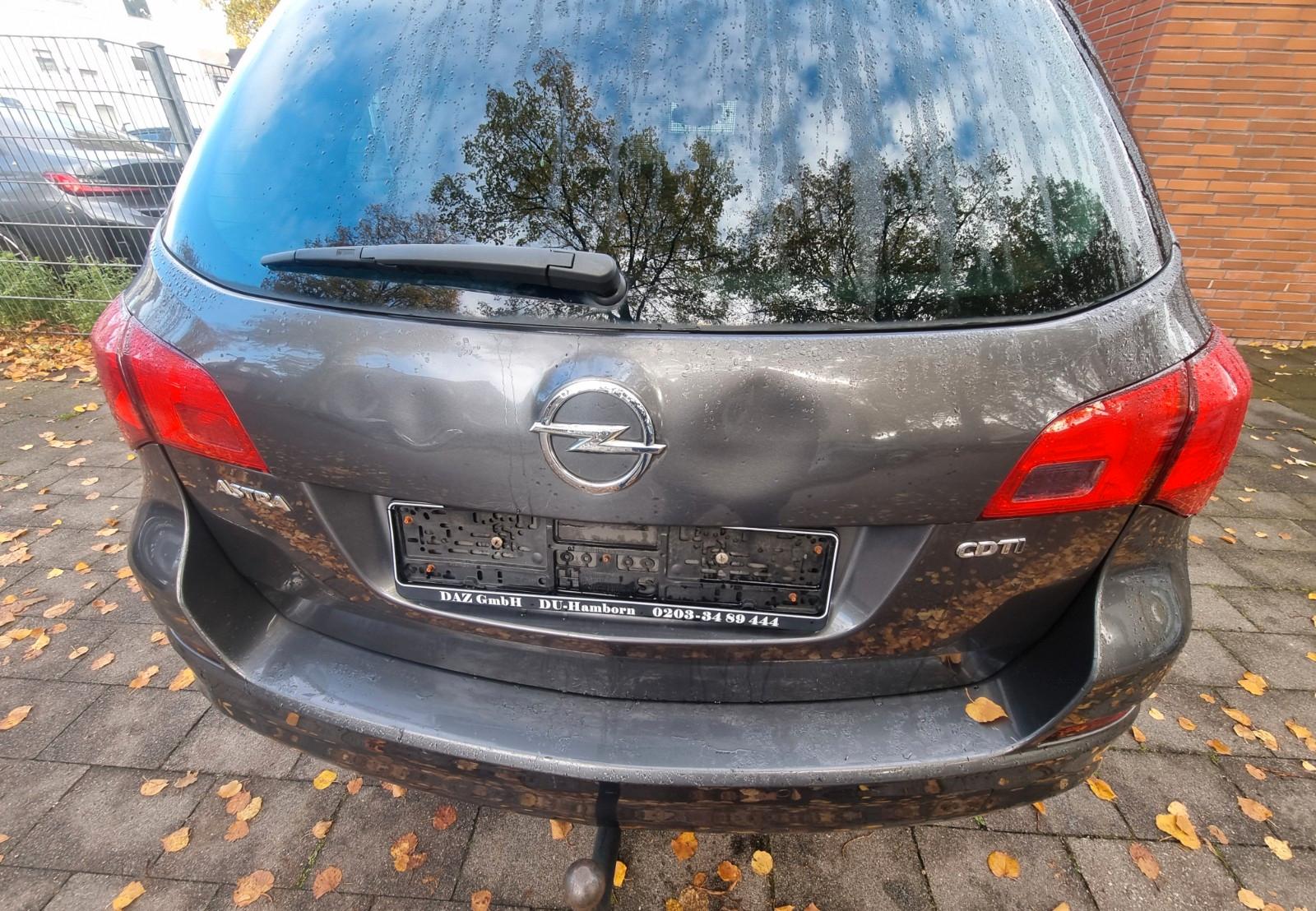 Opel Astra 2012 — photo 23