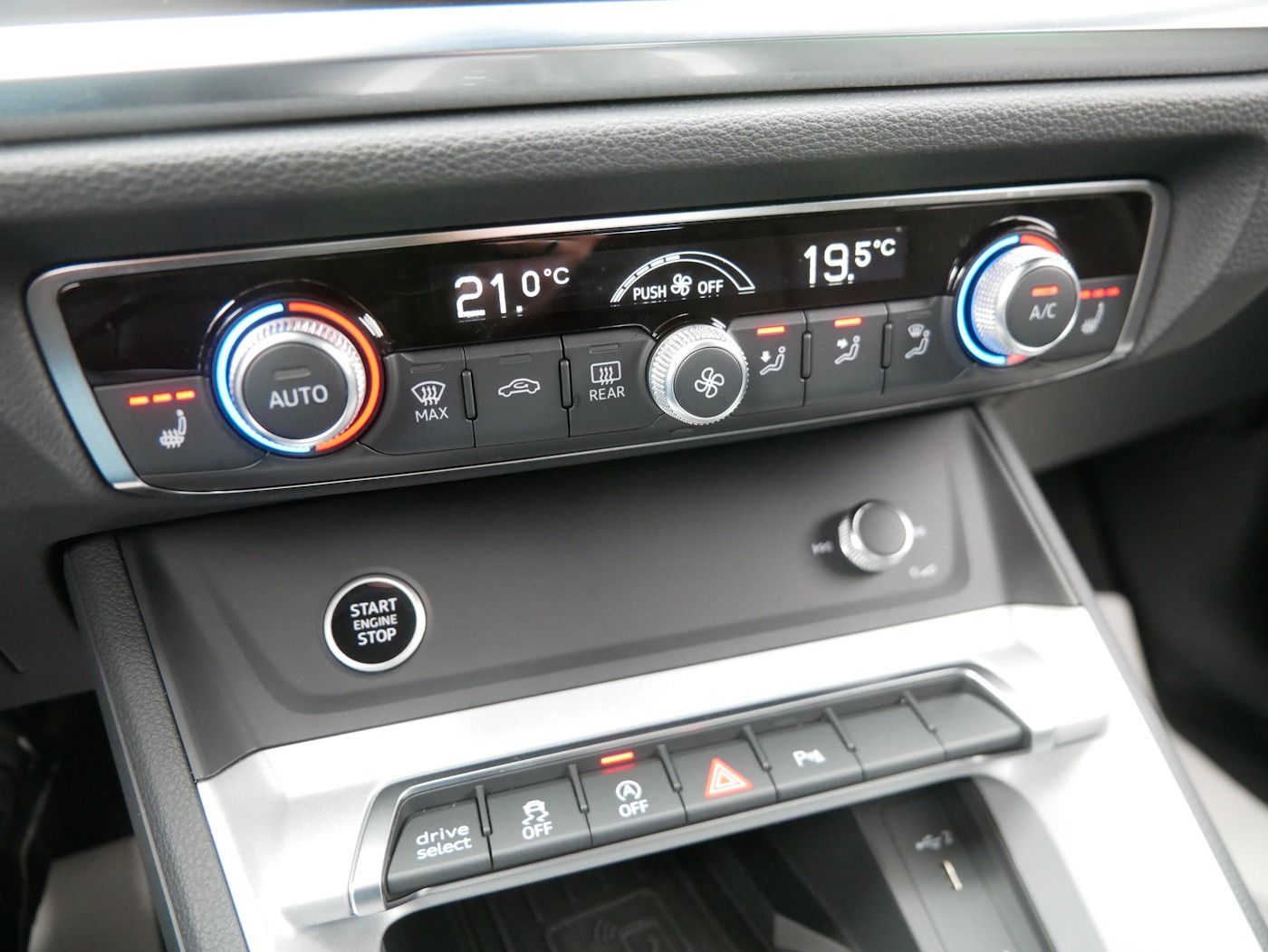Fahrzeugabbildung Audi Q3 SB 1.5 TFSI S-Line NEU56T DSG NAVI SHZ LED AC
