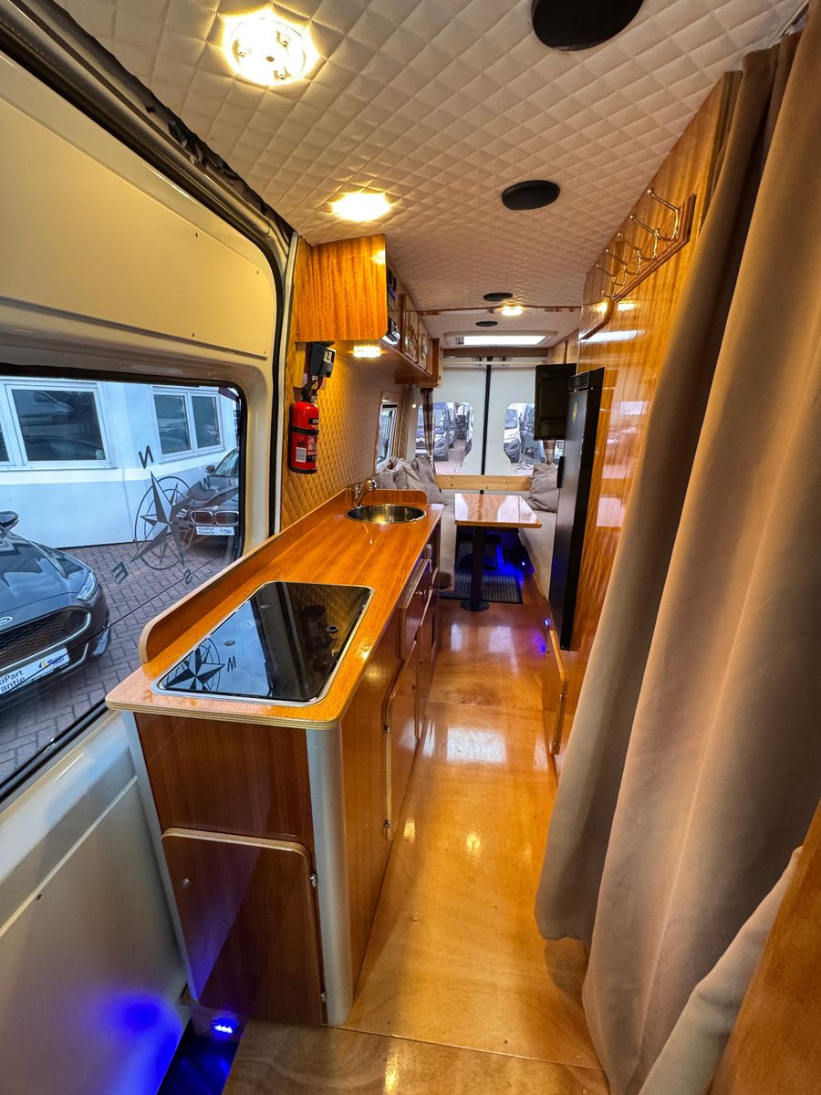 Vehicle image Mercedes-Benz SPRINTER 313 ELBE BOOTS MANUFACTURE