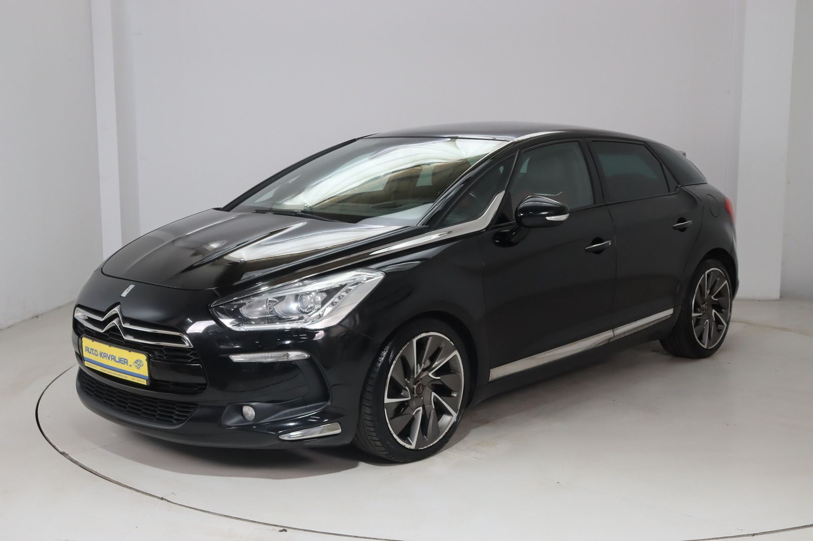 Fahrzeugabbildung DS Automobiles DS5 2.0 HDi SportChic * HUD * LEDER * Navi