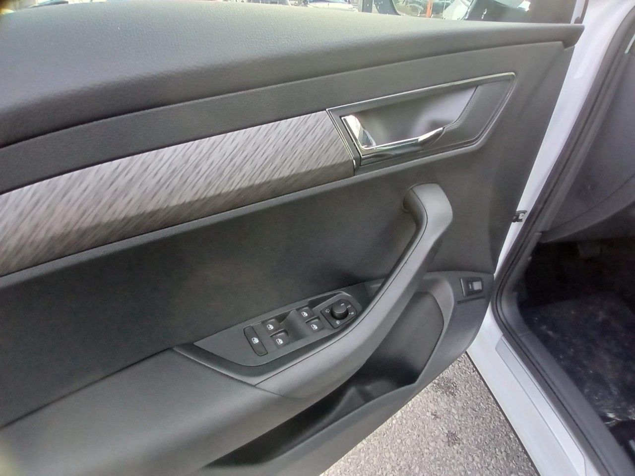 Fahrzeugabbildung SKODA Karoq 4x4 Selection TDI DSG AHK - 5 J.Garantie