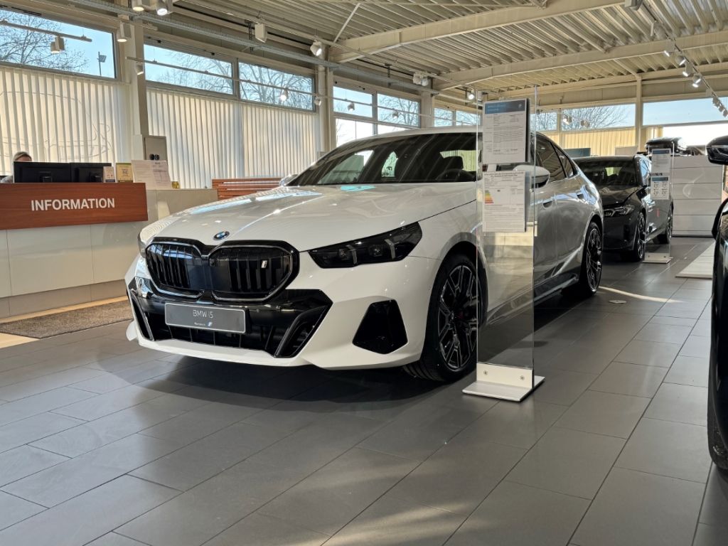 BMW i5 — fotografia 3
