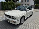 BMW M3 E30 - BMW M3: E30