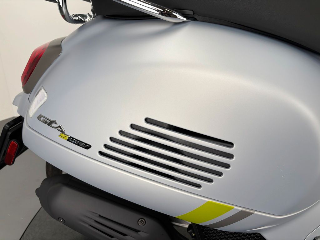 Fahrzeugabbildung Vespa GTS 125 SUPER TECH *NEUWERTIG *TOPCASE