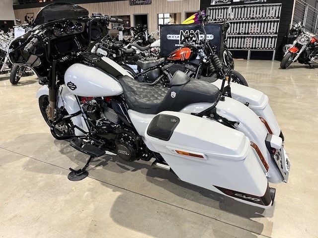 Fahrzeugabbildung Harley-Davidson CVO Milwaukee-Eight 117 mit einigen Umbauten