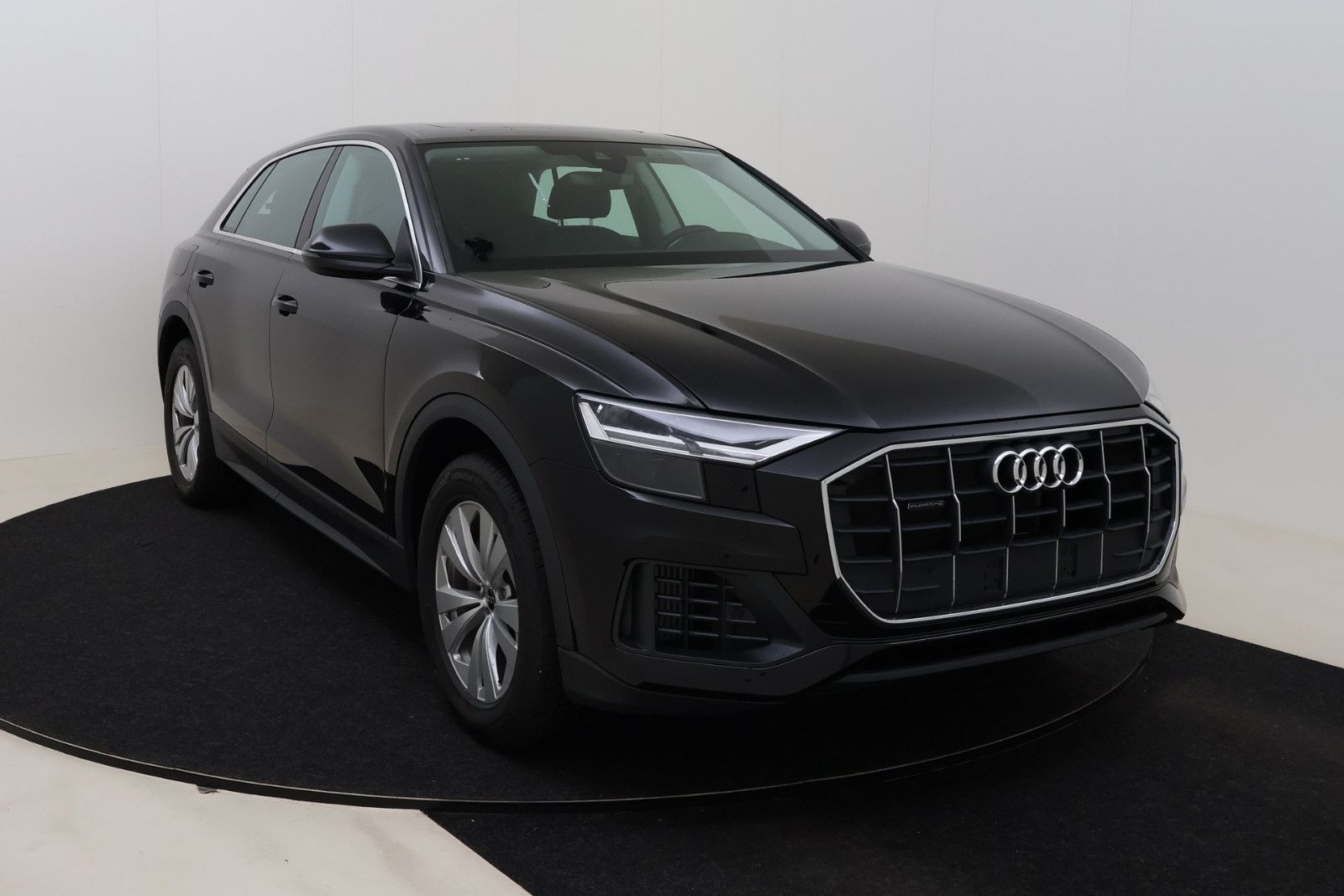 Audi Q8 - 55 TFSI Quattro - export outside EU (T1) imagem 2