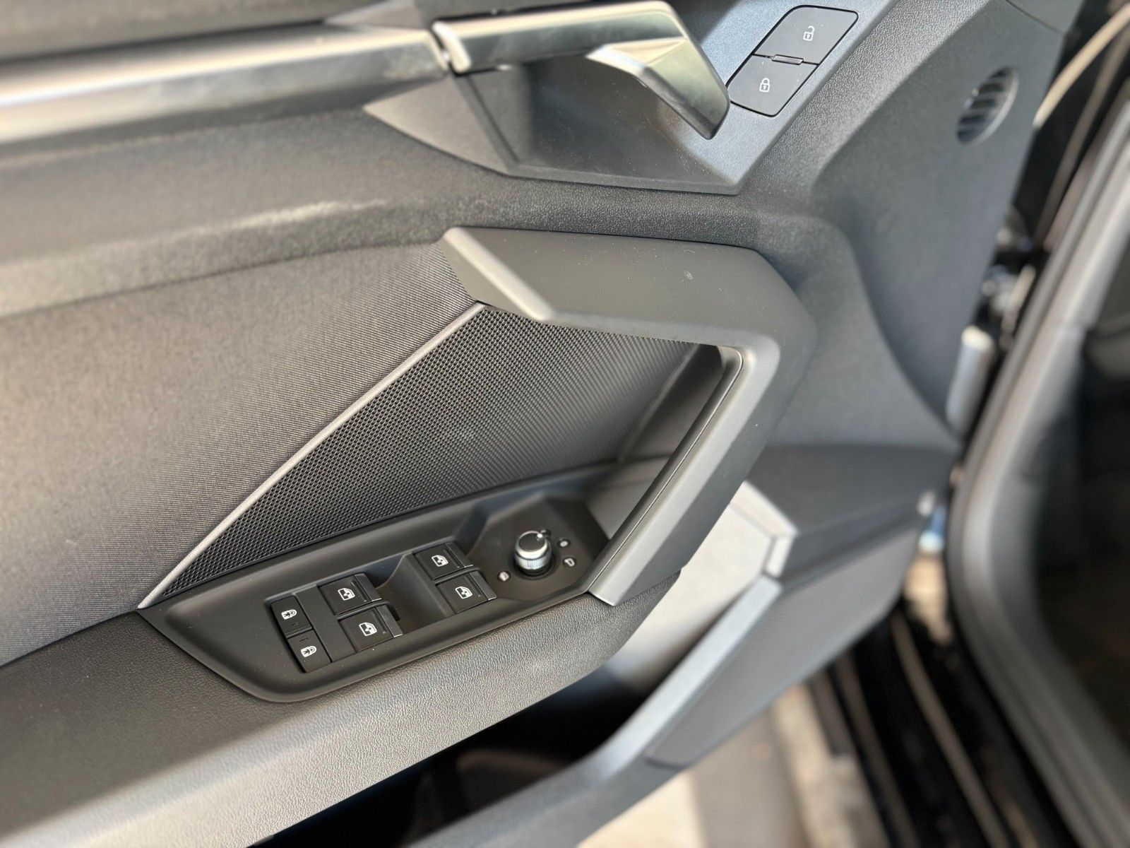 Fahrzeugabbildung Audi A3 Sportback 30 TFSI basis