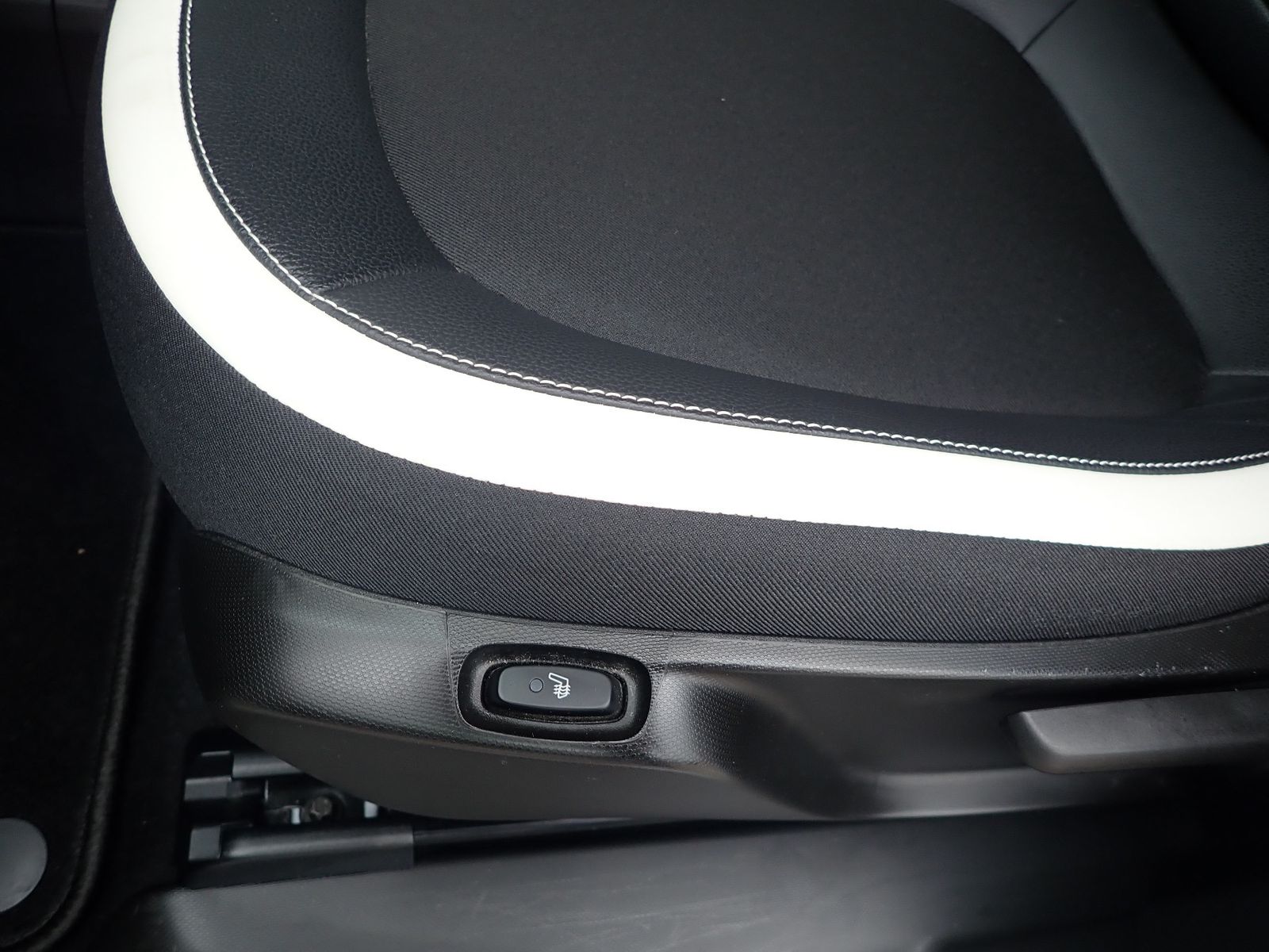 Fahrzeugabbildung Renault Twingo Techno Electric URBAN NIGHT