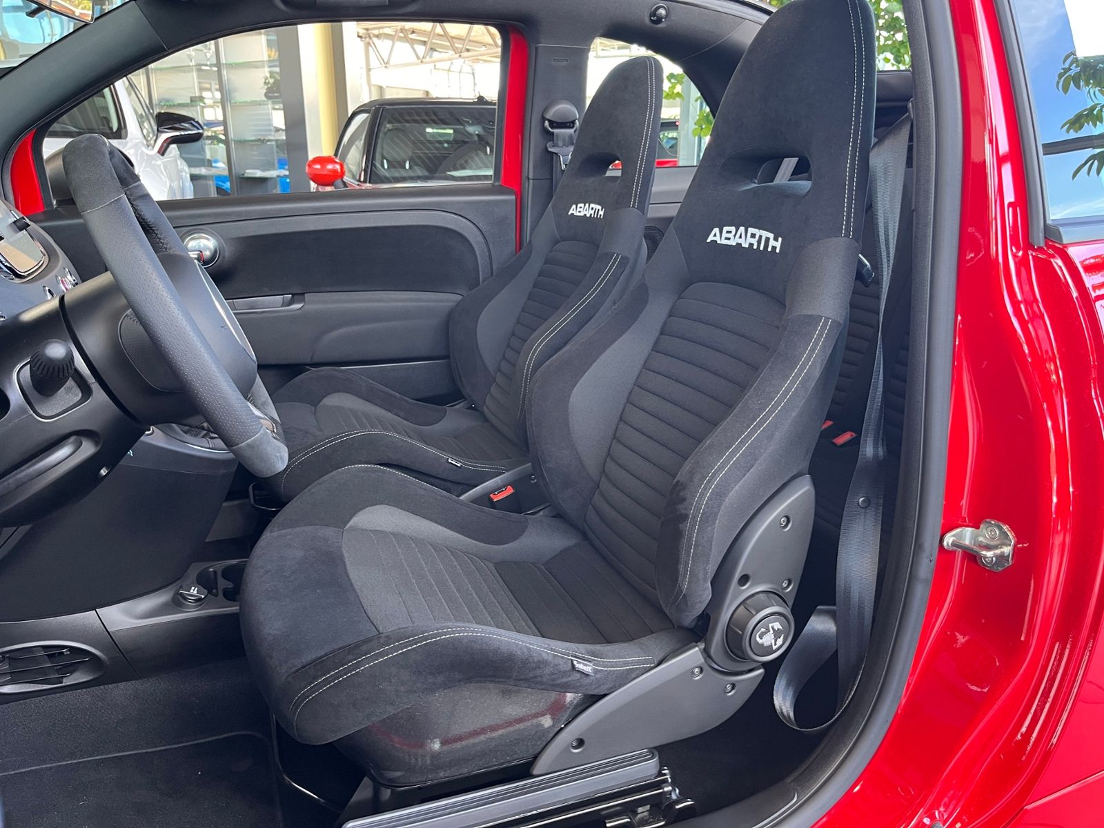 Fahrzeugabbildung Abarth 695C NUR 2.000KM!!! BEATS NAVI ALU