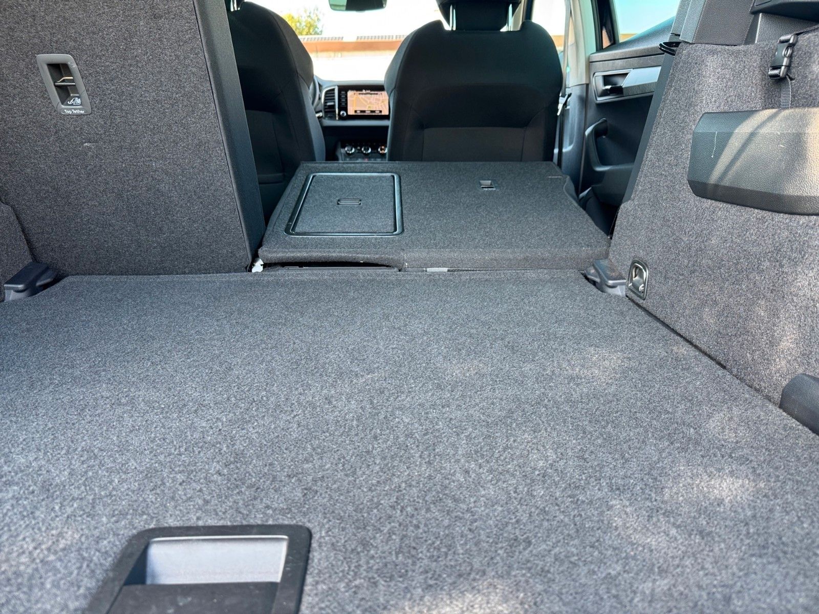 Fahrzeugabbildung SKODA Karoq Ambition Tour 1.5 TSI