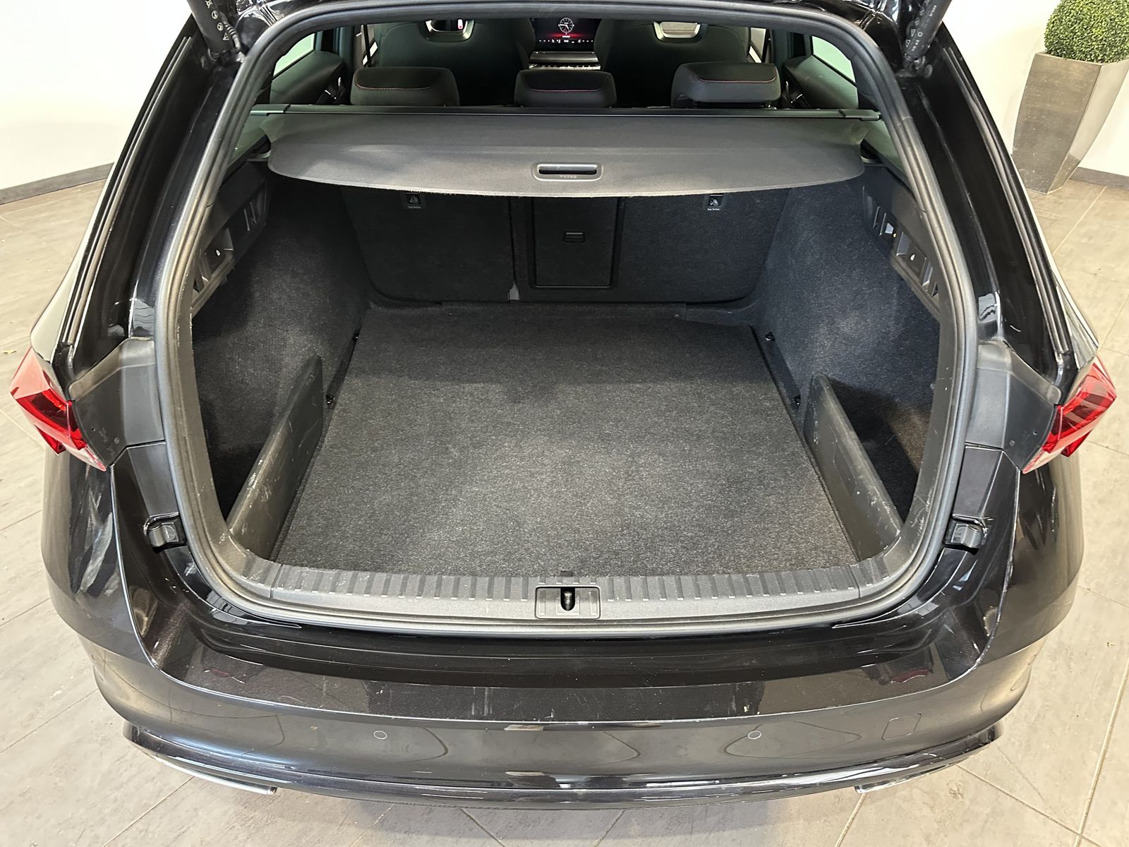 Fahrzeugabbildung SKODA Octavia Combi 2.0 TDI DSG RS NAV+LED+HEAD-UP+AHK