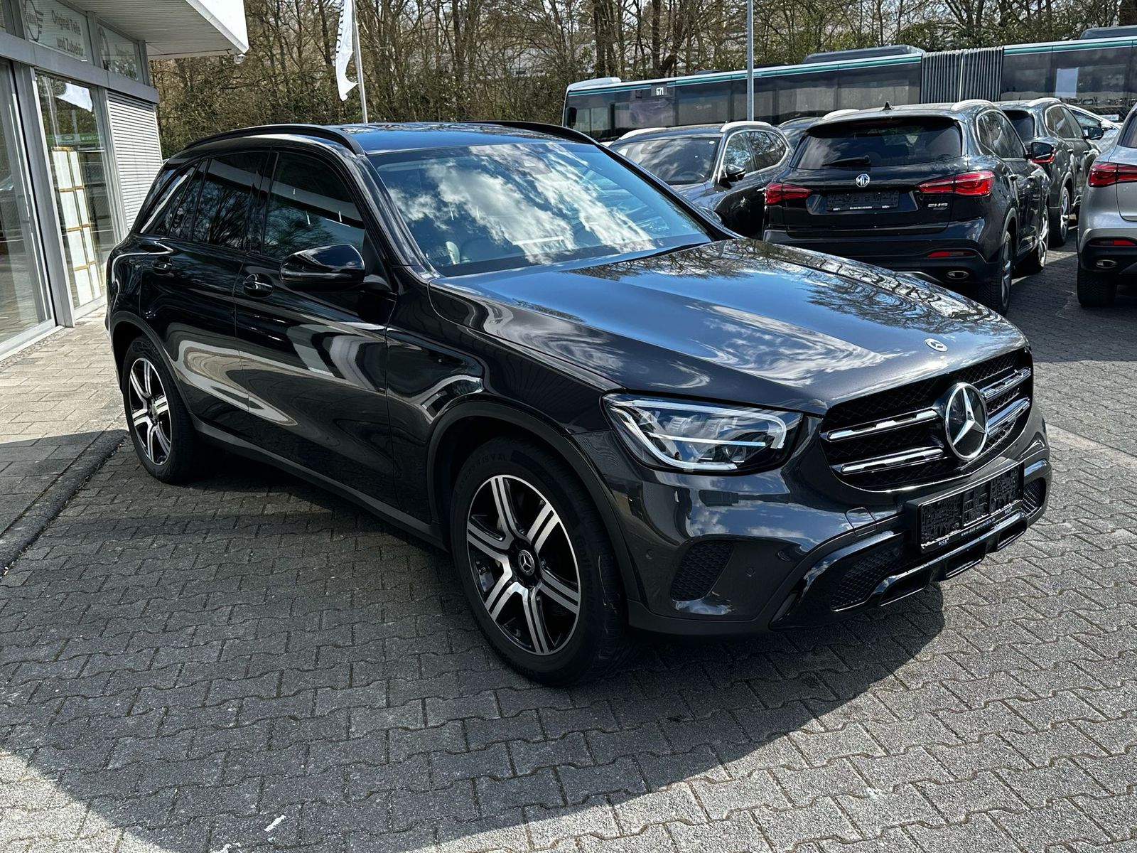 Fahrzeugabbildung Mercedes-Benz GLC 220d 4M Exclus NIGHT+NAVI+LED+KAM+BURMES+AHK