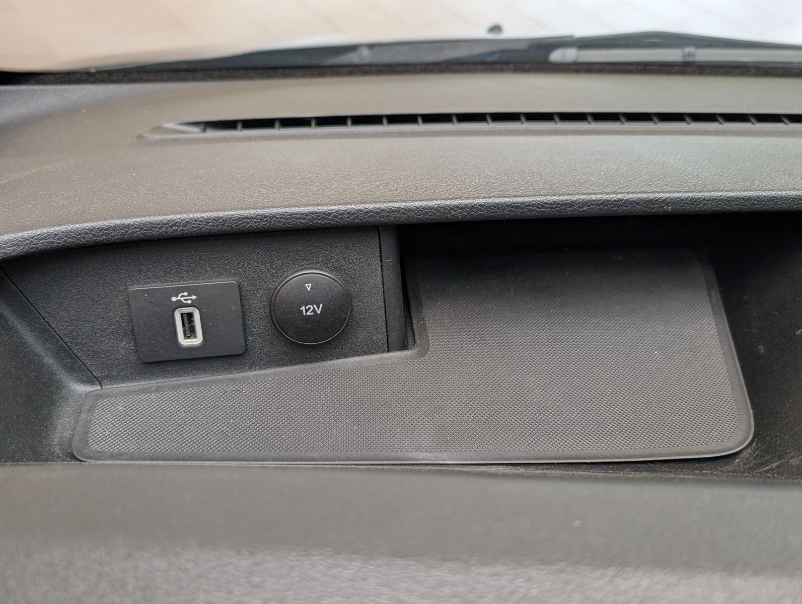 Fahrzeugabbildung Ford Transit Custom 280 L1 Trend Regal LED KAMERA ACC