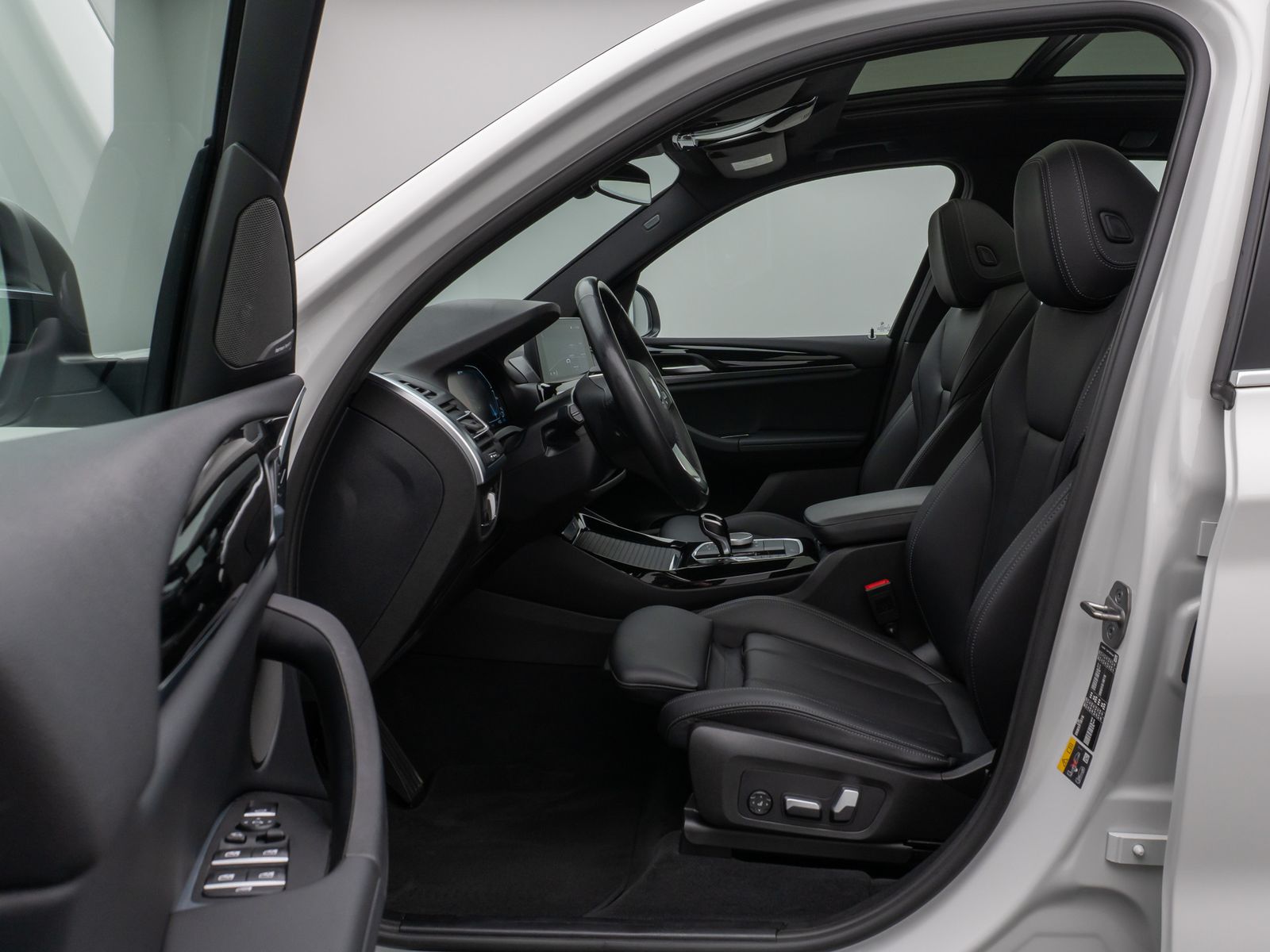 Fahrzeugabbildung BMW X3 xD30e  Panorama Kamera HUD DAB H/K AHK Sport