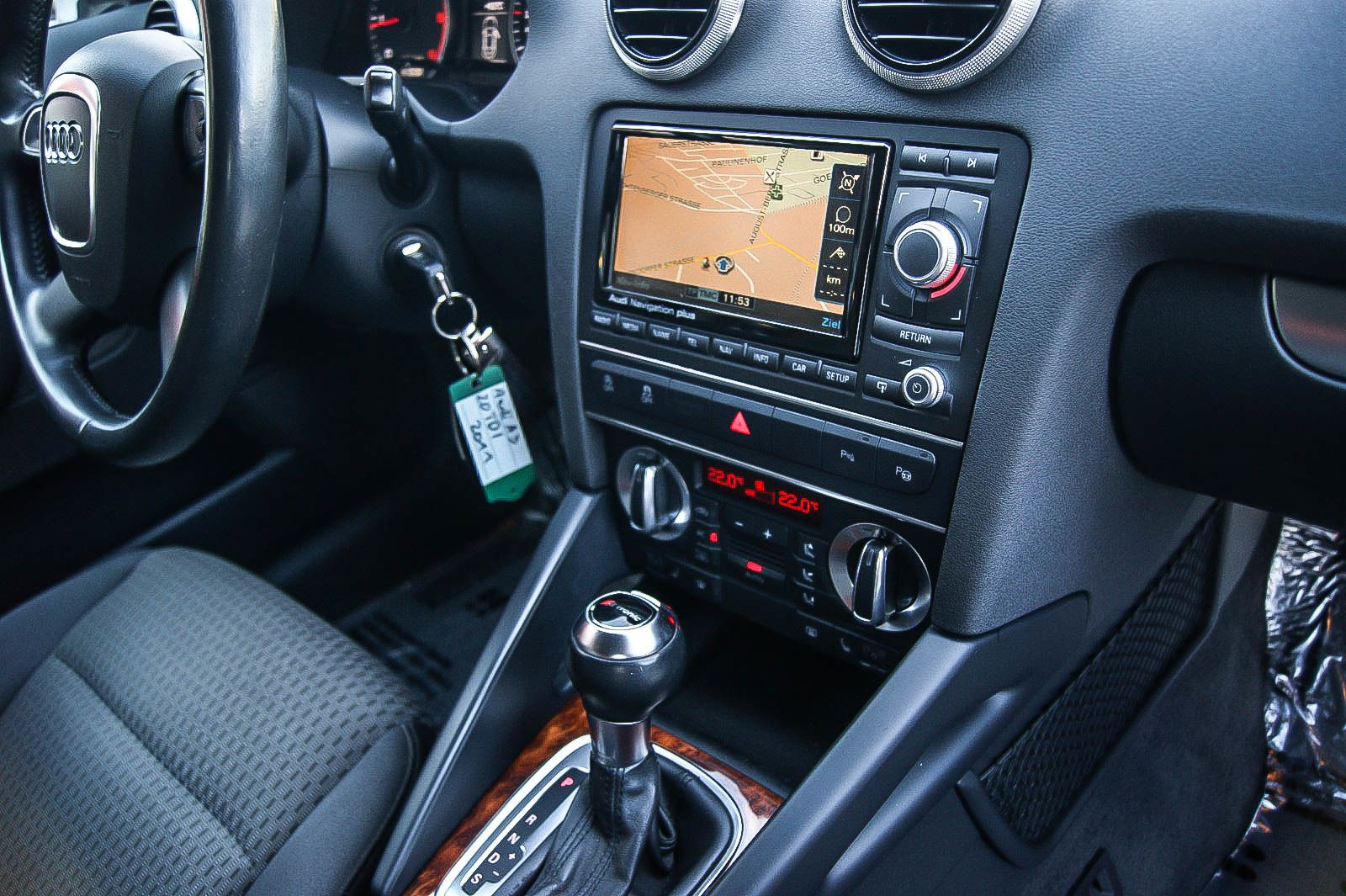 Fahrzeugabbildung Audi A3 Sportback 20TDI S-LINE DSG XENON NAVI SPORT