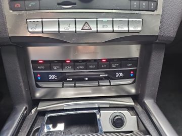 Mercedes E 220 - 12